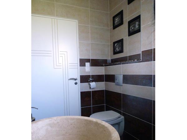 Aménagement toilettes faïence - Entreprise de maçonnerie à Laval Mayenne Fougères et Ernée